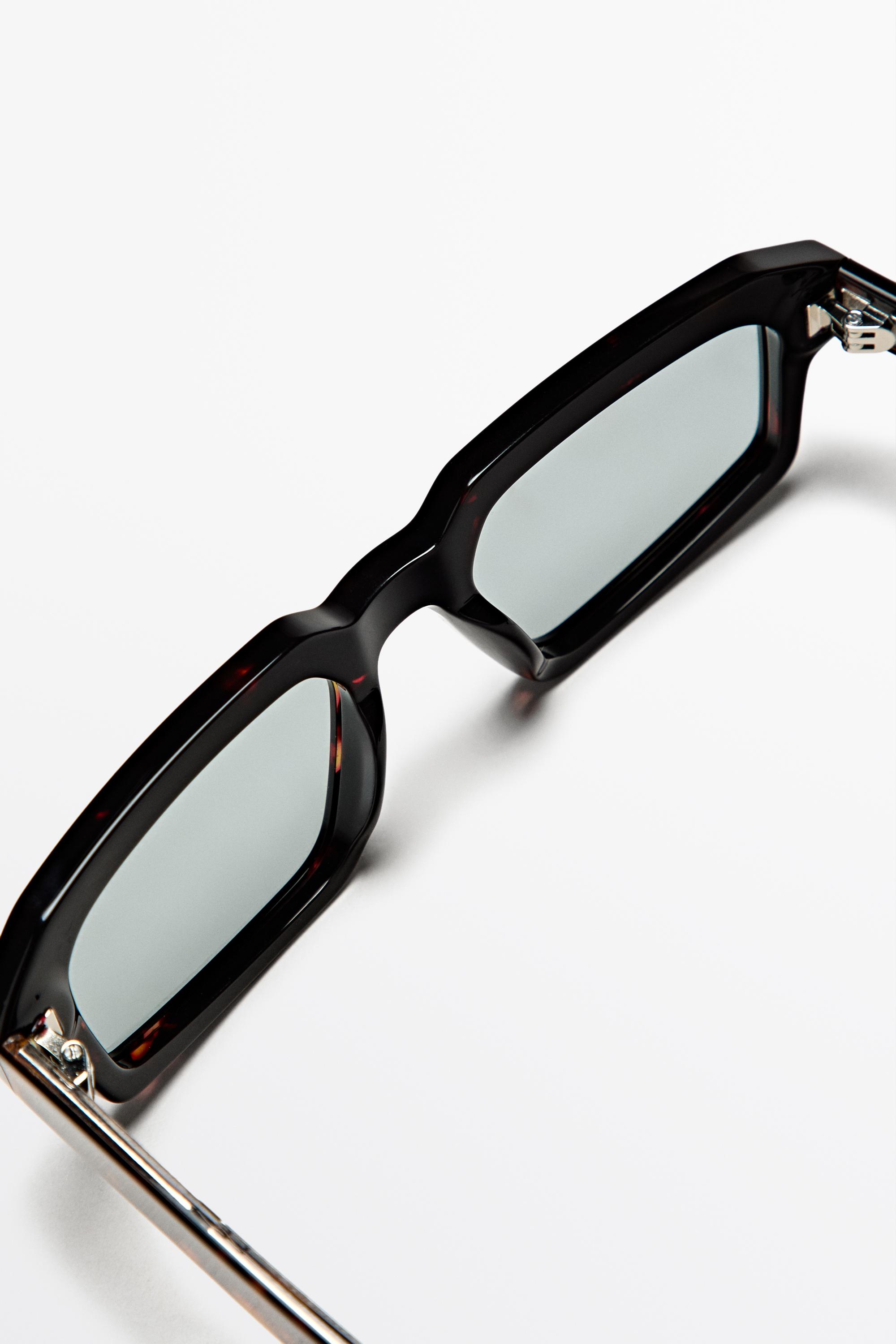 Rectangular sunglasses